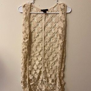 Size: Small. Color: Cream